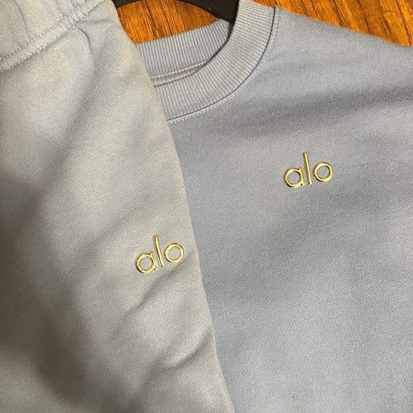 ALO Yoga blue Sweatshirt and Joggers - Picture 2 of 3